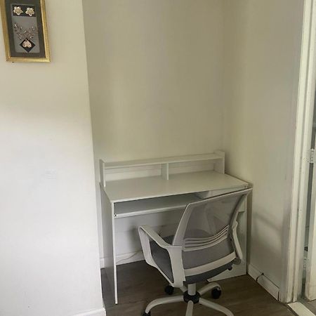 Cozy Room With Private Bathroom New York Exterior photo